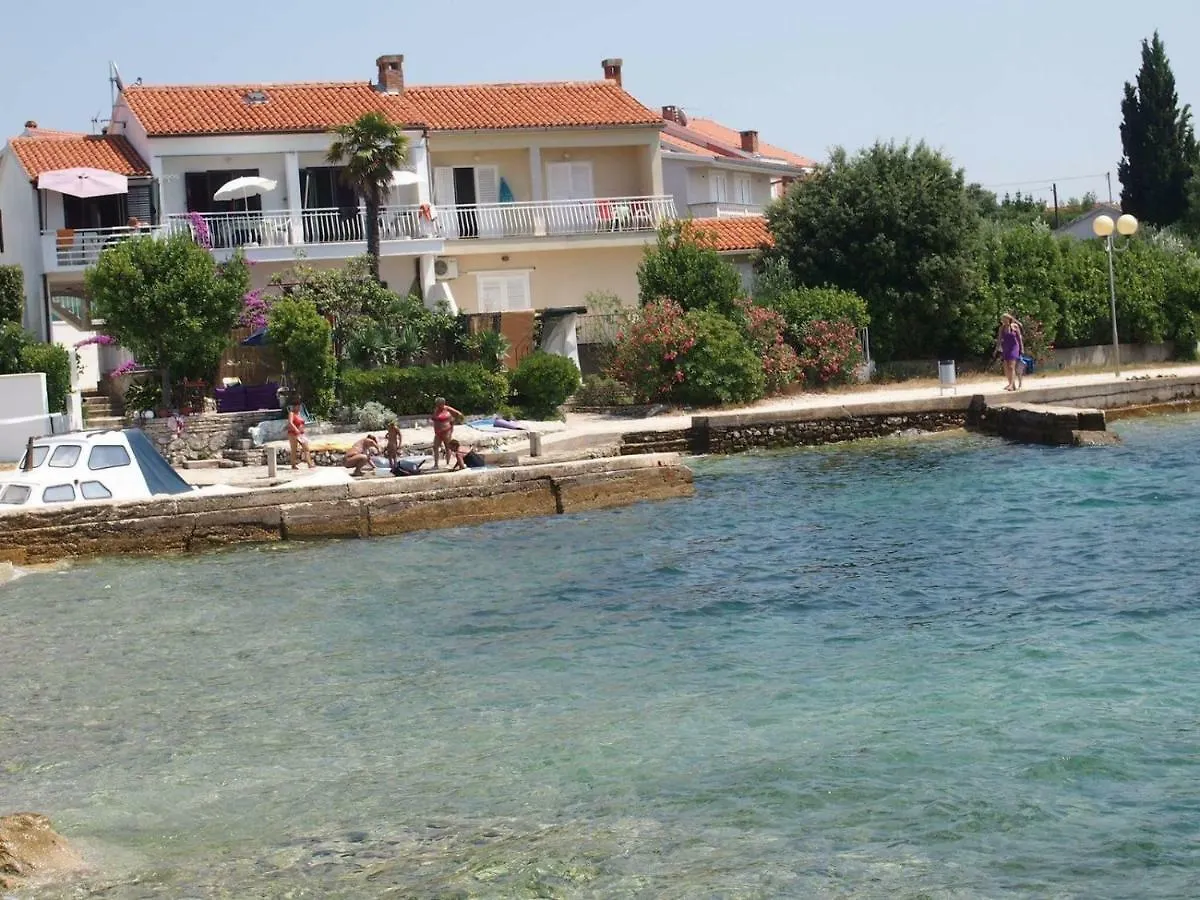 Apartment Beach House Paula Petrcane
