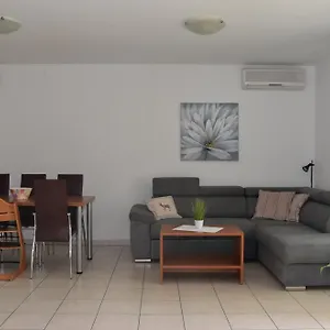 apartmani-andrea-cizici.primorje-gorskikotar.com/